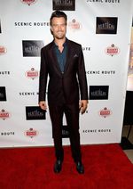 Gaya Necis Josh Duhamel