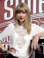 Hitam-putih Taylor Swift