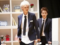 Luhan berambut pirang. (SME)