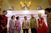 (kiri ke kanan) Direktur CIMB Niaga Vera Handajani, Direktur Compliance Corporate Affairs & Legal PT Bank CIMB Niaga L Wulan Tumbelaka, Sekjen Kemendikbud Ainun Na'im, serta Ka Biro Perencanaan & Kerjasama Luar Negeri Kemendikbud Ananto Kusuma Seta.