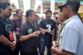 Bambang DH Blusukan Pasar di Pacitan