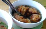 Slurrpp... Hangat Gurih Semangkuk Bakso Malang Buatan Cak Su Kumis!