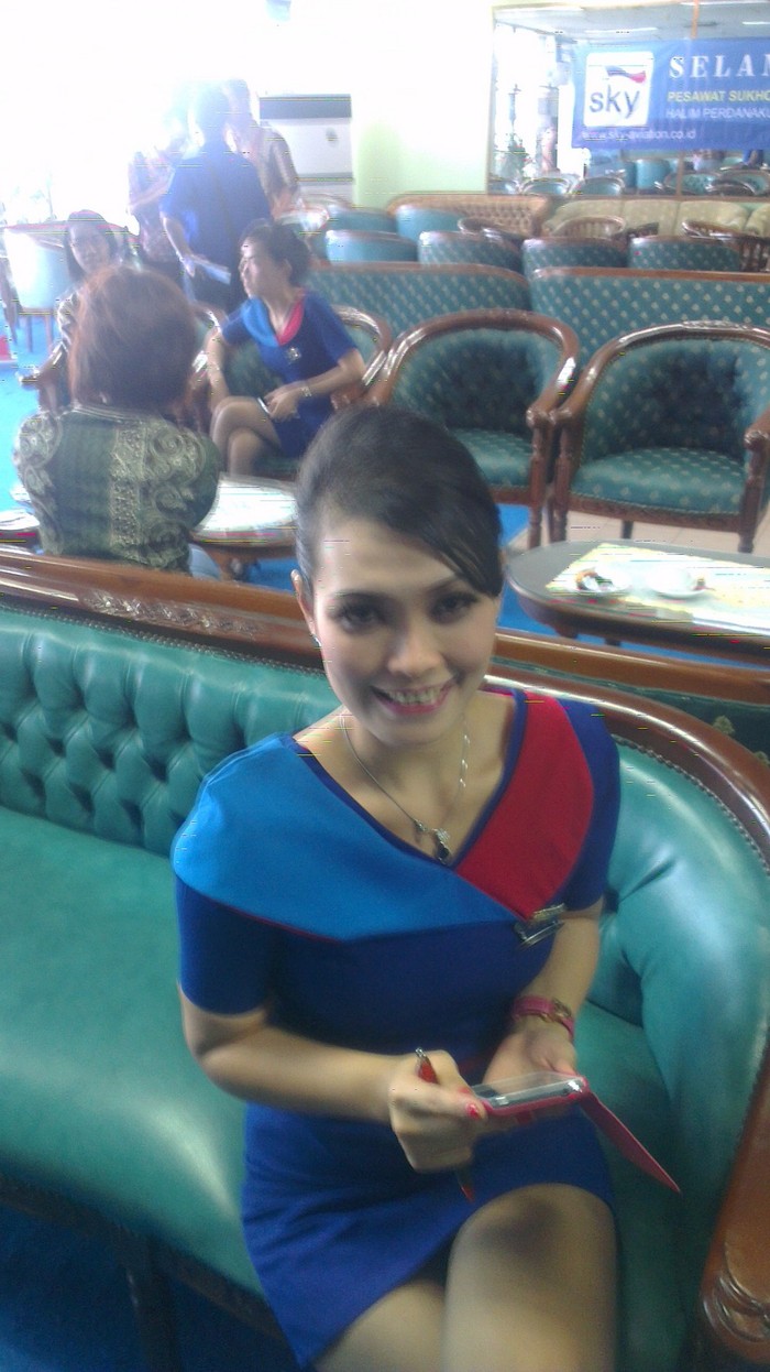 Pramugari-pramugari Cantik Temani Penerbangan Sukhoi SSJ 100