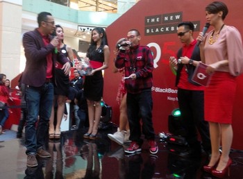     BlackBerry juga optimistis Q5 mampu bersaing di pasar smartphone dengan mengandalkan keunggulan OS BlackBerry 10 dan keyboard fisik Qwerty yang disukai penggunanya.     