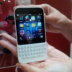 BlackBerry Q5 Mulai Dipasarkan di Indonesia