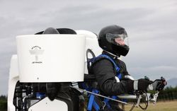 Mengangkasa dengan Jetpack Seharga Rp 1,5 Miliar