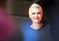 Jessie J tampil dengan rambut mohawk yang cool. Marianna Massey/Getty Images.
