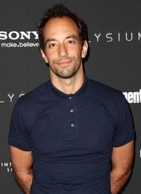 Gitaris The Strokes Kembali Rilis Album Solo