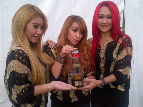 Pedangdut Ini Siap Dipoligami Asal Suami Keren dan Kaya