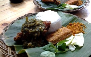 Ayam Goreng Ibu Djagat: Dibikin Gemes Ayam Kremes Komplit Rp 15.000