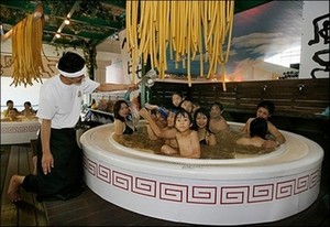 Mau Coba? Berendam dalam Onsen Kopi dan Ramen
