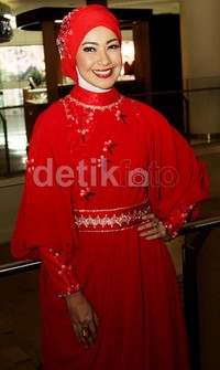 Gaya Alya Rohali Berhijab. Gus Mun/detikHOT.