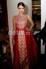 Bibir Merah Luna Maya