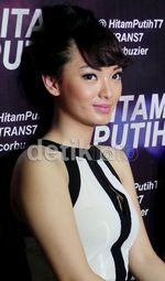 Si Cantik Zaskia Gotik Tak Jomblo Lagi