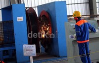     Pabrik PT Dirganeka dengan total investasi Rp 60 miliar, mampu memproduksi spun pile, square pile, CCSP, FSP berdiameter 800 mm - 1200 mm dengan panjang maksimal 36 meter tanpa sambungan, dengan kapasitas produksi 324.000 m1 per tahun.