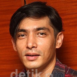 Hal Wajib yang Dibawa Abimana Aryasatya ketika Syuting di Luar Negeri