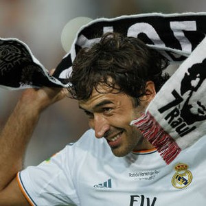 Usai dari Madrid, Raul Nyaris Gabung ke MU