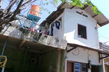 Ini Penampakan Rumah yang Tertimpa Pintu Heli AD