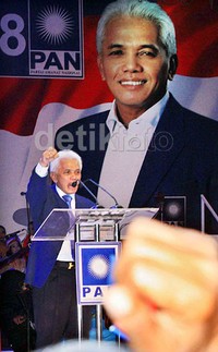 Ketua Umum PAN Hatta Rajasa melakukan orasi politik di hadapan kader yang menghadiri acara tersebut.