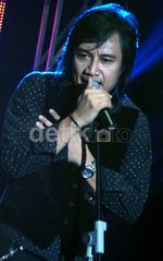 Konser Nostalgia KLa Project