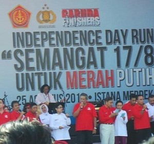 Nyanyikan Lagu Ciptaan Sendiri, SBY Hibur Peserta Independence Day Run