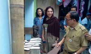 Ini Ibu Susan, Lurah Cantik yang Doyan Blusukan di Lenteng Agung