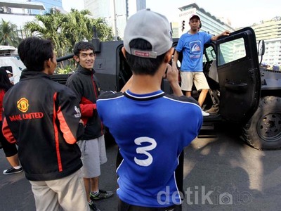 Dua Panser Milik Pindad Mejeng Di Bunderan HI