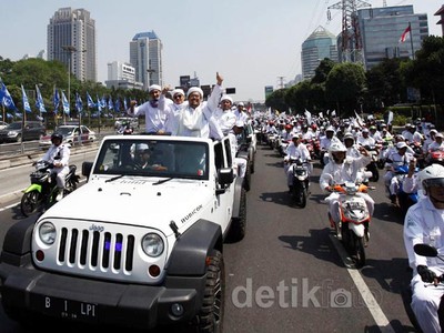 Habib Rizieq Pimpin Konvoi FPI