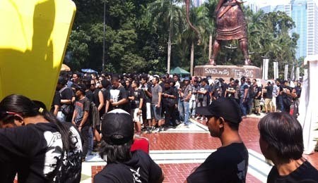 Pintu Konser Dibuka, Ribuan Penonton Teriakkan Nama Jokowi