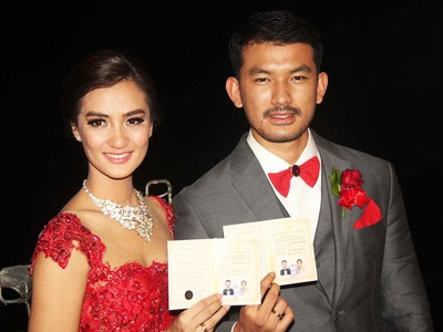 Kebahagiaan Rio dan Atiqah di Hari Pernikahan