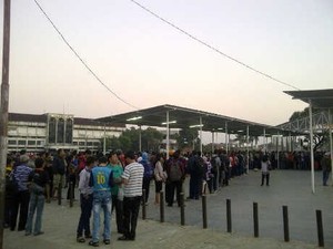 Calon Penumpang Masih Bingung dengan THB, Antrean di Stasiun Bogor Mengular