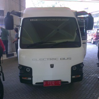 Ini Penampakan Mobil dan Bus Listrik Buatan Peneliti Indonesia Ini Penampakan Mobil dan Bus Listrik Buatan Peneliti Indonesia