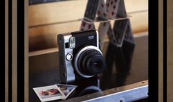 Fujifilm Instax Mini 90, Kamera Instan Bergaya Klasik