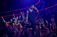 Drake, rapper asal kanada ini sukses membawakan single hit terbarunya yang bertajuk 'Hold On, We're Going Home'. REUTERS/Eric Thayer.