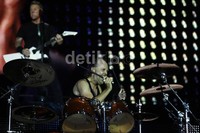 Teriakan penonton seperti tak ada habis sepanjang penampilan Metallica.