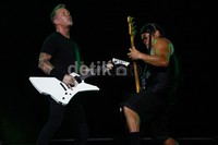 Meski tak lagi muda, penampilan James Hetfield (vocal, gitar), Lars Ulrich (drum), Kirk Hammett (gitar), dan Robert Trujillo (bass) tetap enerjik.