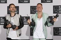 Kategori Best Hip Hop Video, Best Video with a Social Message dan Best Cinematography berhasil dibawa pulang oleh Macklemore & Ryan Lewis untuk video 'Can't Hold Us' dan 'Same Love'. REUTERS/Carlo Allegri.