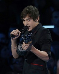 Kategori Artist to Watch berhasil dimenangkan oleh Austin Mahone lewat video klipnya yang berjudul 'What About Love'. REUTERS/Eric Thayer.