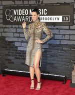 Roar! Katy Perry Seksi Dibalut Dress Leopard