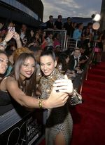 Roar! Katy Perry Seksi Dibalut Dress Leopard