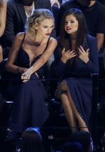 Selena Gomez Pamer Paha di MTV VMA 2013