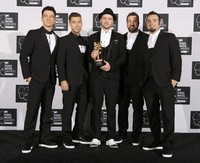 'N Sync reuni di MTV VMA 2013. REUTERS/Carlo Allegri.