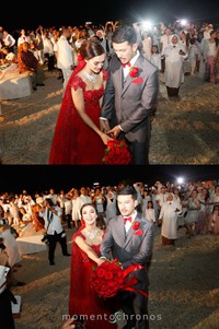 Atiqah dan Rio siap melempar bunga ke arah undangan yang hadir. (dok. World of Wedding Organizer)