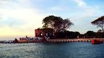 Suasana Romantis Pernikahan Rio dan Atiqah di Pulau Kelor