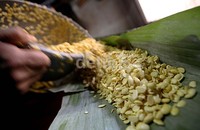 Konsumen pun mengeluhkan naiknya harag tempe akibat naiknya harga kedelai.