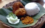 Menyantap Ayam Kremes yang Nikmat dan Hemat di Rawamangun
