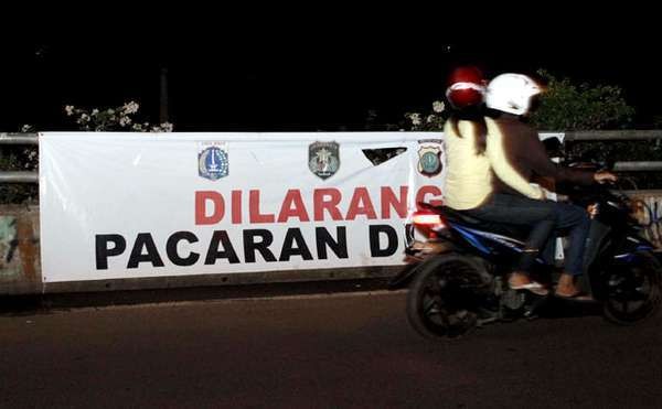 Makin Marak, Penyalahgunaan Flyover untuk Pacaran