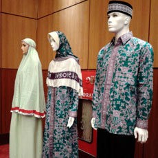 Ini Busana Batik dan Mukena Merah Putih Jamaah Haji