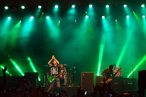 Live Review: A Rocket To The Moon dan All Time Low