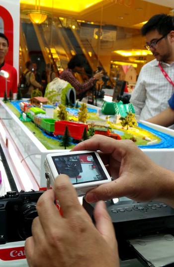 Canon menghadirkan Image Square agar konsumen bisa mencoba langsung produk-produk Canon, tukas Irwan Kamdani selaku Presiden Director pt Datascrip.